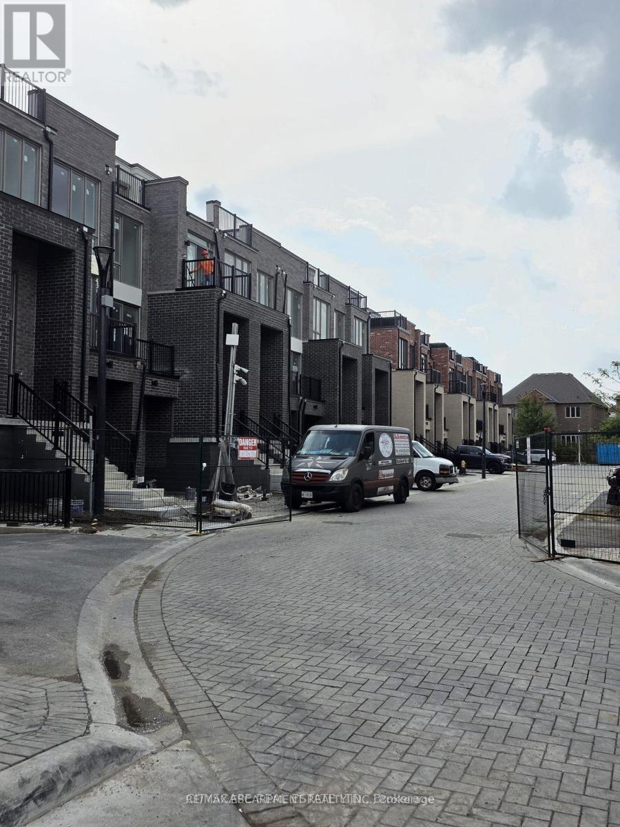 305 - 5 BANCROFT LANE, Richmond Hill, Ontario