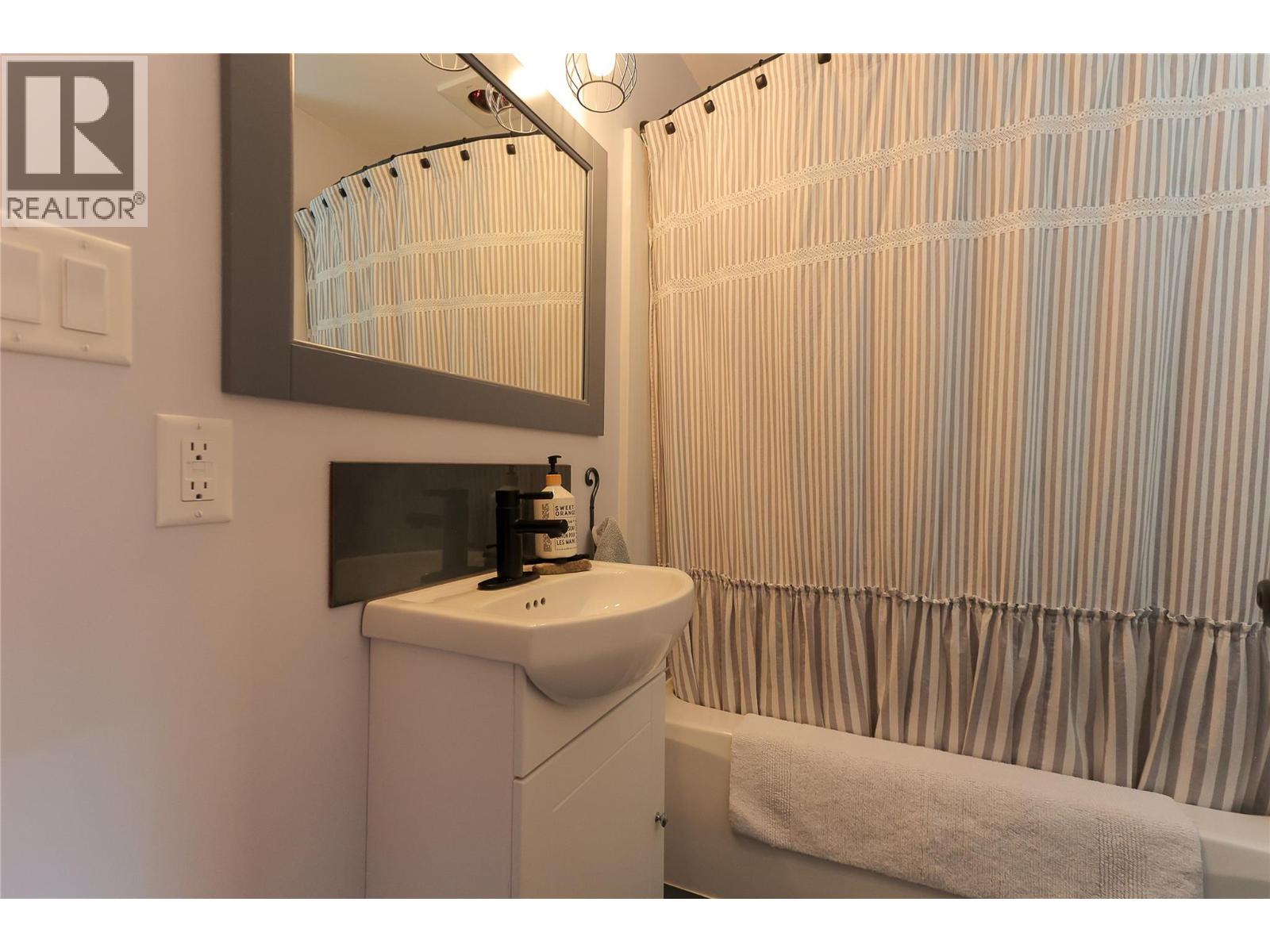 300 Richie Road, Rossland, British Columbia V0G 1Y0 - Photo 46 - 10372252