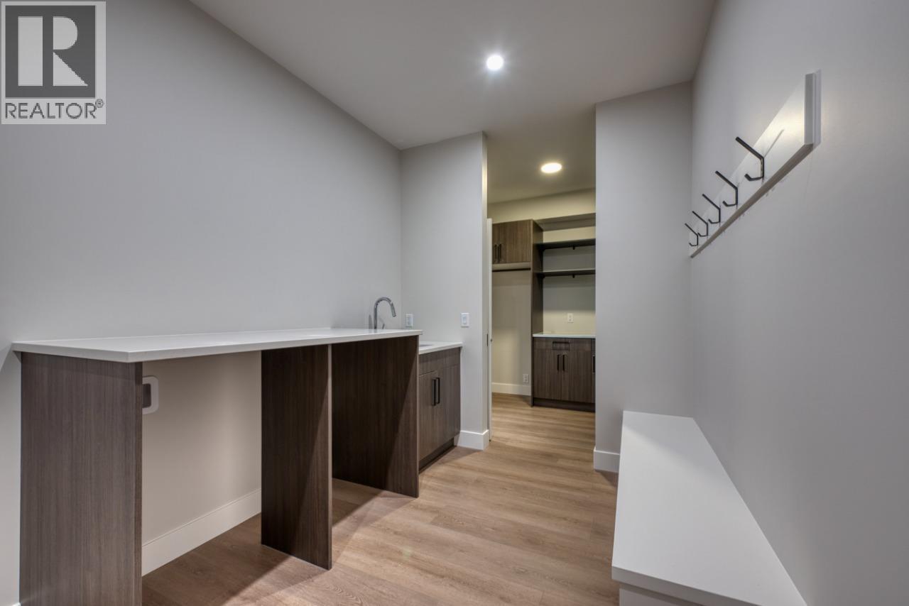 1030 Emslie Street, Kelowna, British Columbia  V1W 0C3 - Photo 12 - 10373952