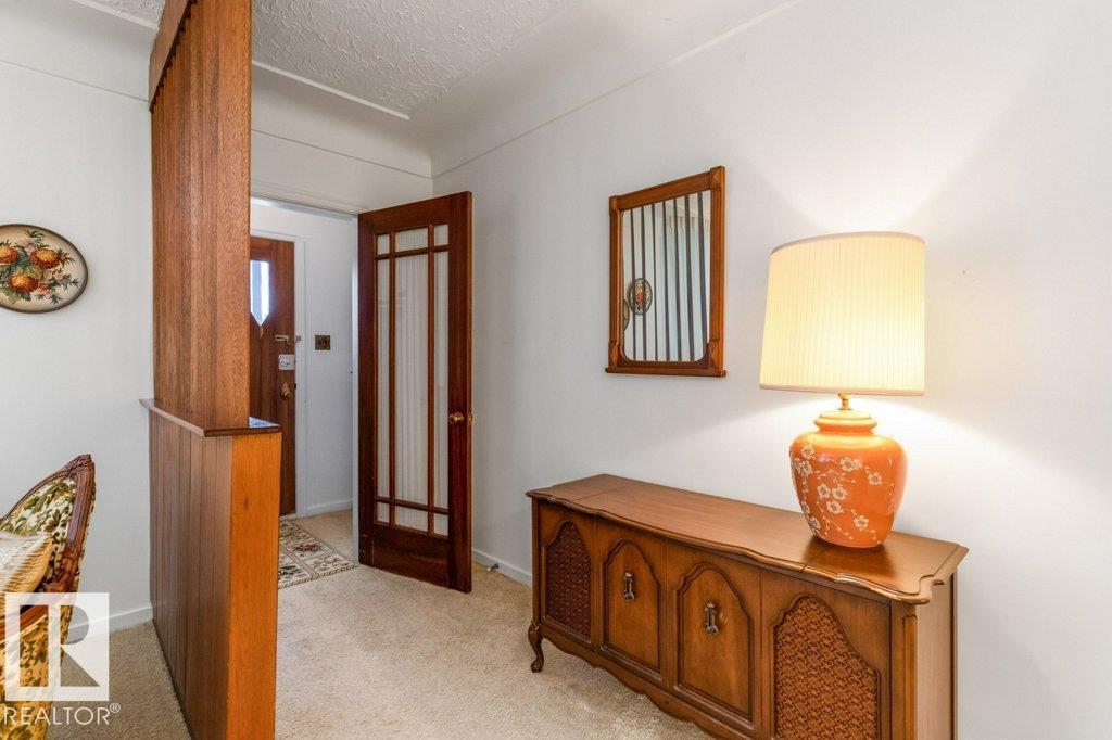 8810 93 St Nw, Edmonton, Alberta  T6C 3T1 - Photo 3 - E4470919