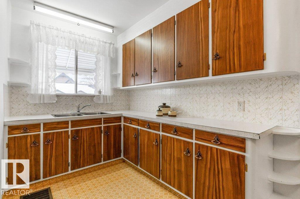 8810 93 St Nw, Edmonton, Alberta  T6C 3T1 - Photo 4 - E4470919