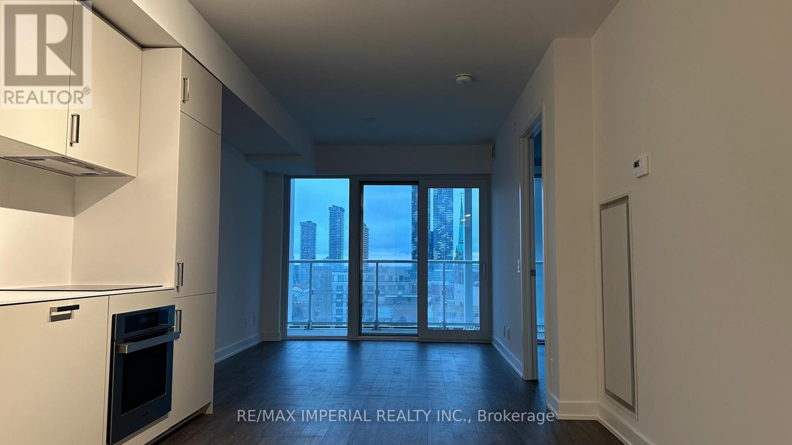 1109 - 88 Queen Street E, Toronto, Ontario  M5C 0B6 - Photo 4 - C12730944