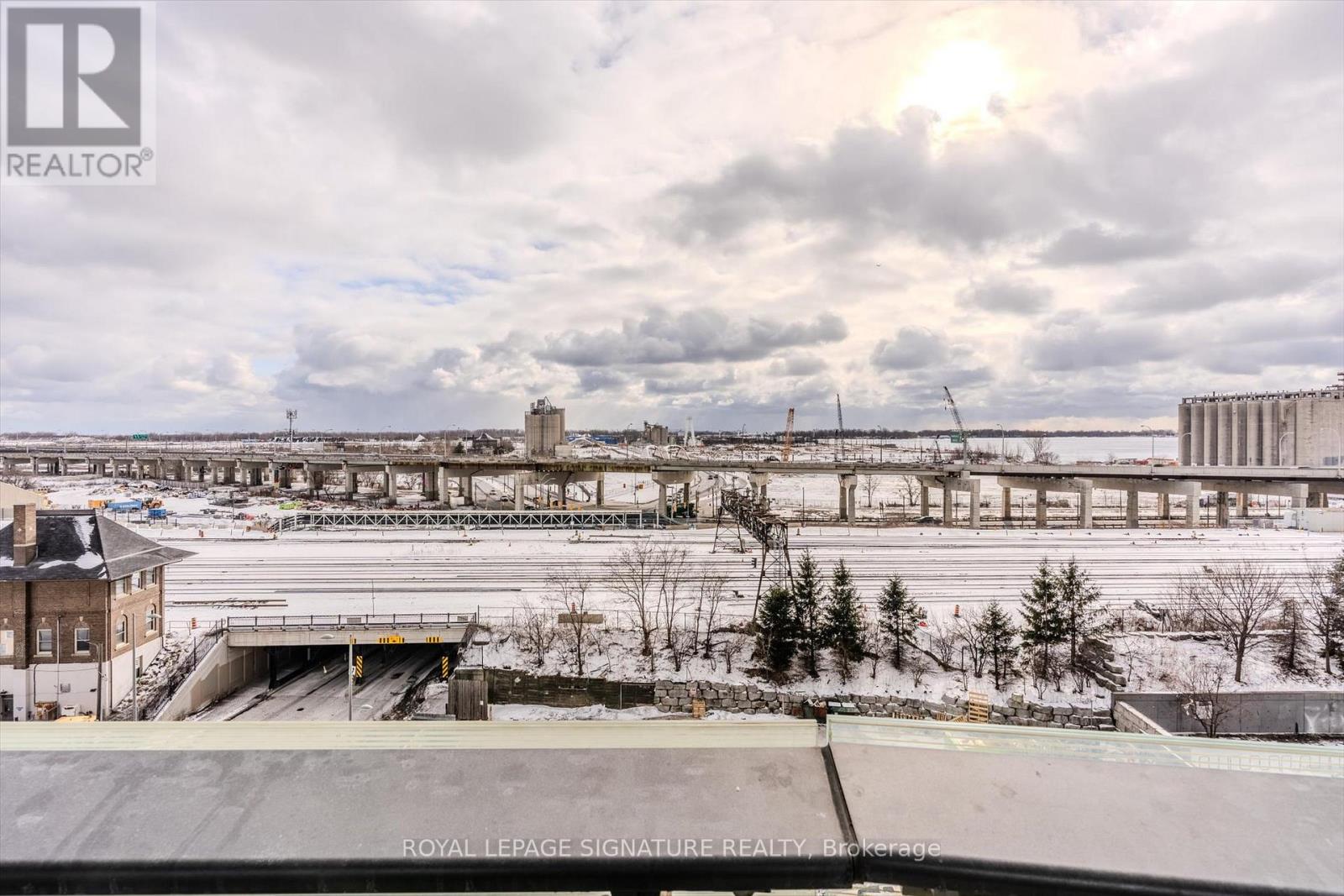 609 - 390 Cherry Street, Toronto, Ontario  M5A 3L2 - Photo 15 - C12730988