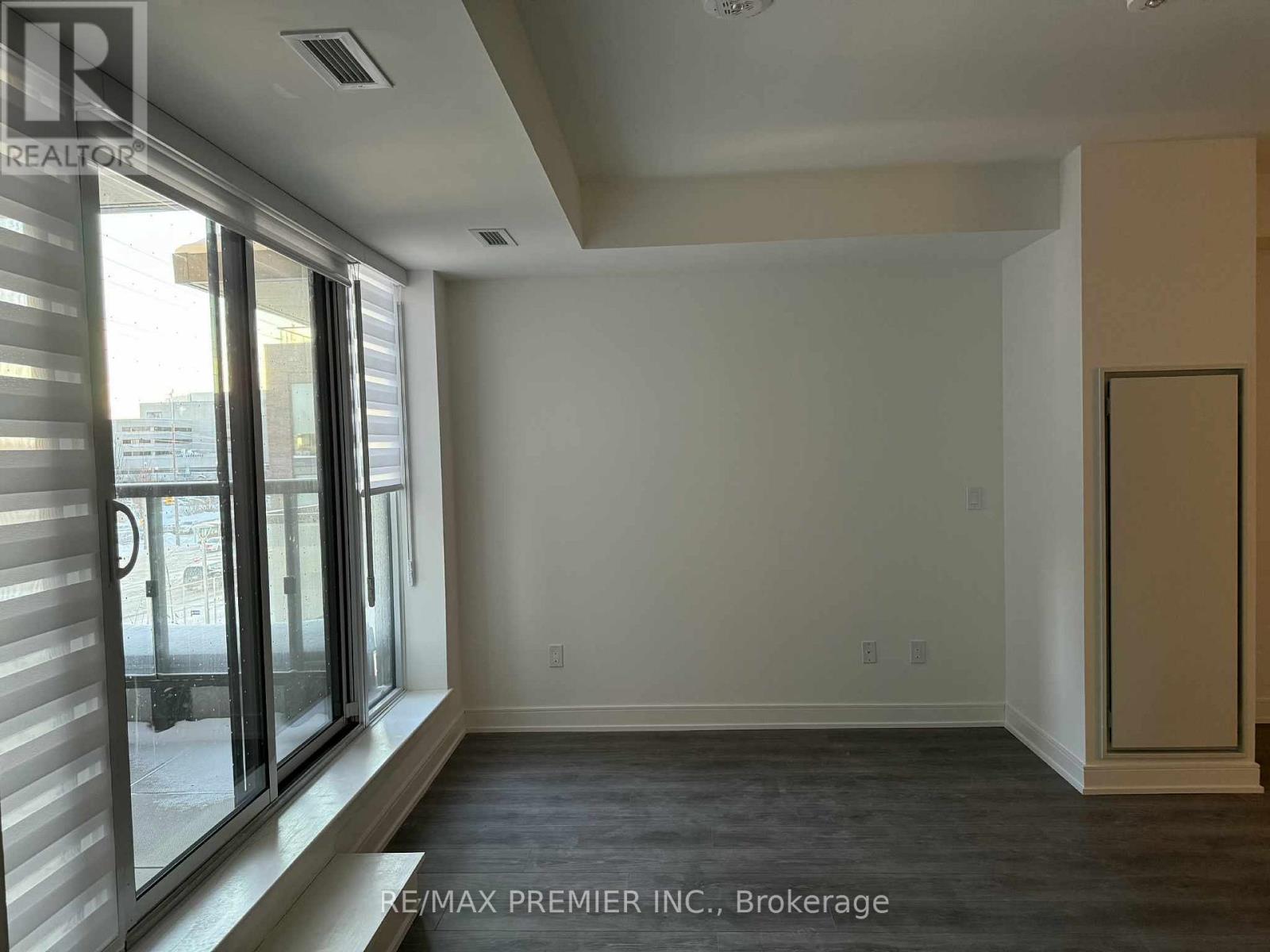 B212 - 715 Davis Drive, Newmarket, Ontario  L3Y 0J2 - Photo 7 - N12638448