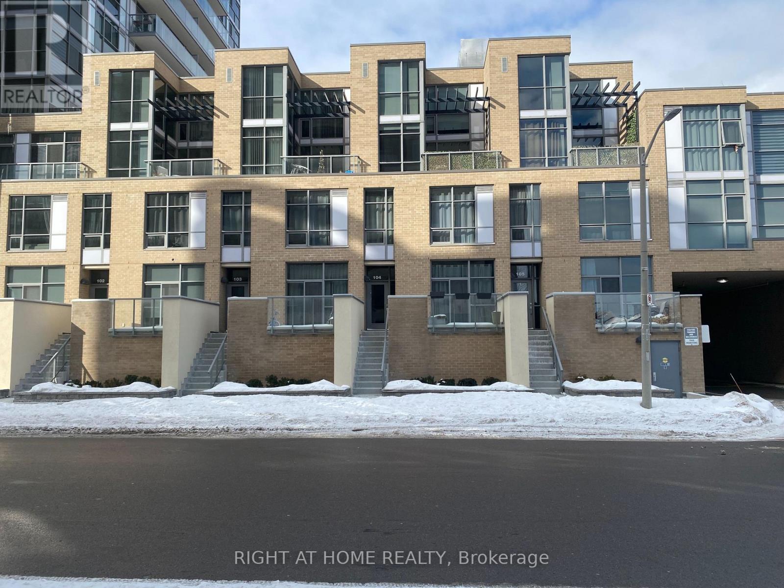 104 - 1940 IRONSTONE DRIVE N, Burlington, Ontario