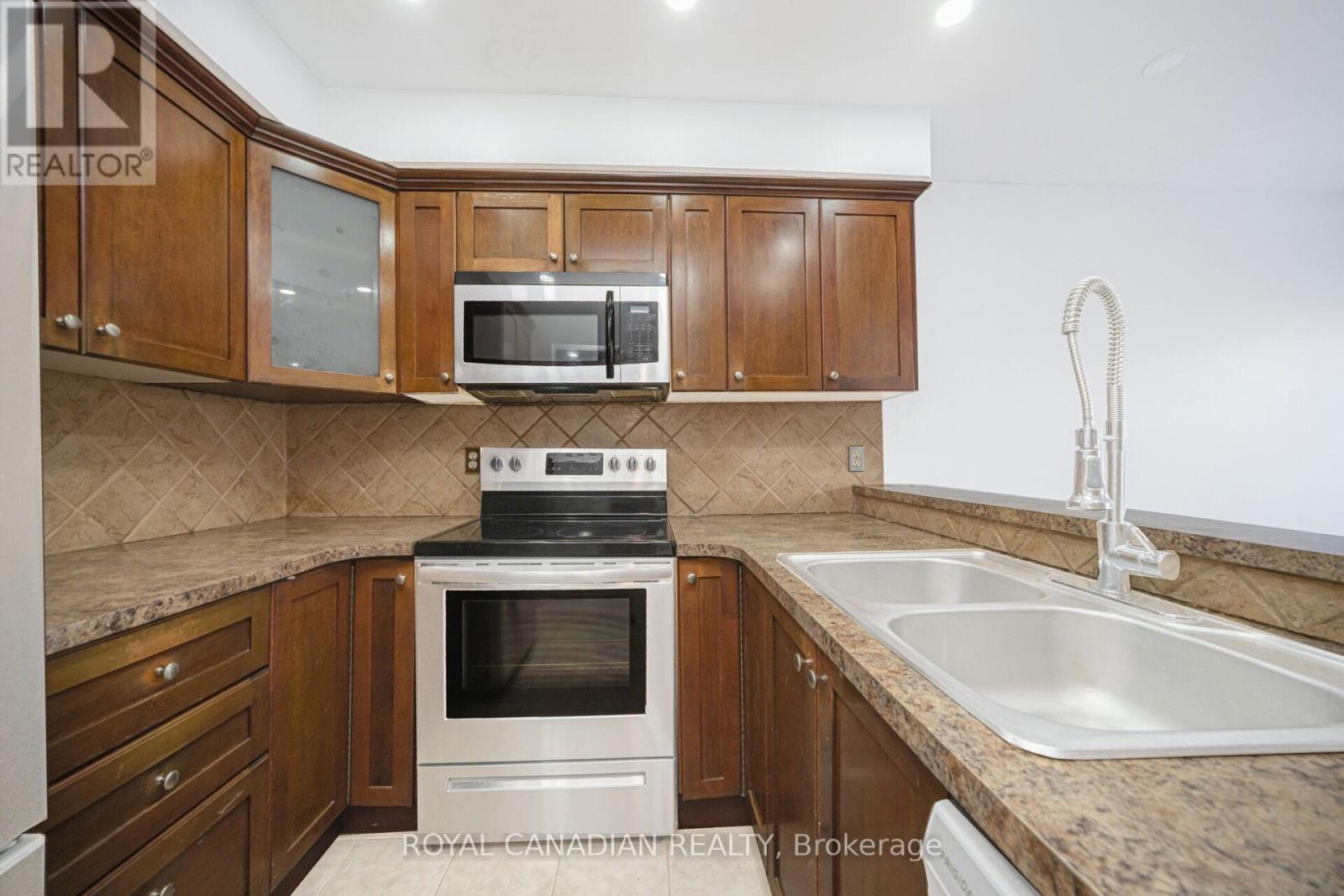 116 - 1538 Lancaster Drive, Oakville, Ontario  L6H 2Z3 - Photo 10 - W12731020