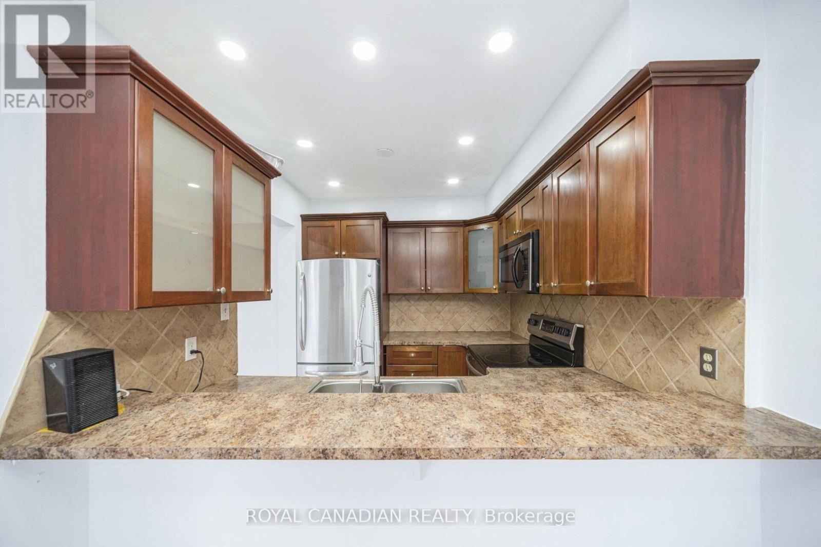 116 - 1538 Lancaster Drive, Oakville, Ontario  L6H 2Z3 - Photo 16 - W12731020