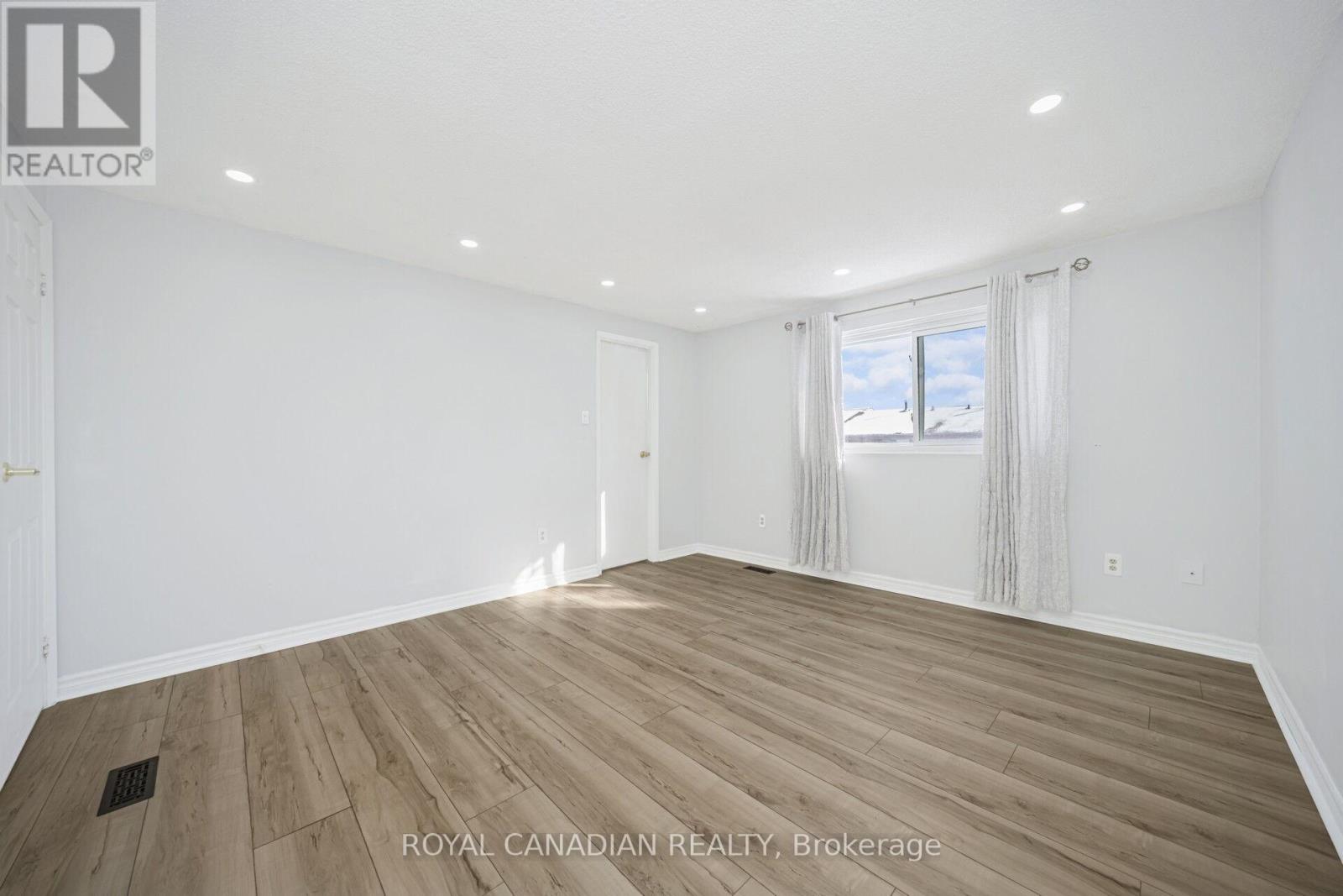 116 - 1538 Lancaster Drive, Oakville, Ontario  L6H 2Z3 - Photo 18 - W12731020