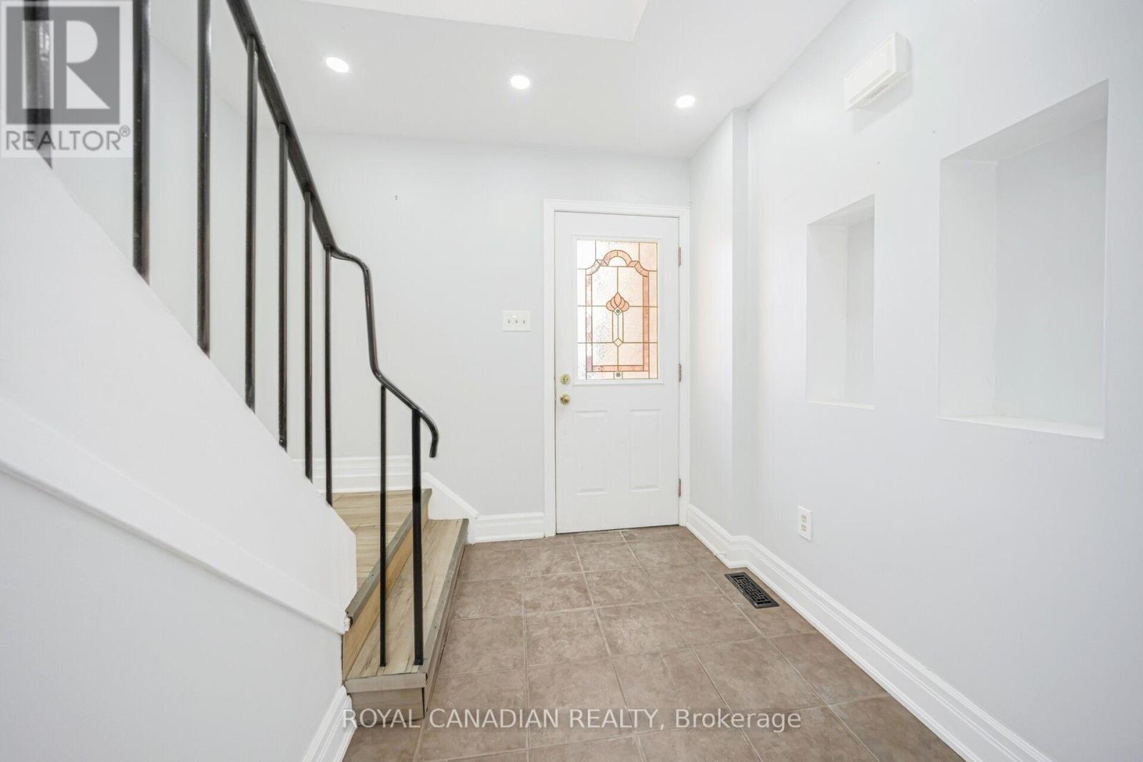 116 - 1538 Lancaster Drive, Oakville, Ontario  L6H 2Z3 - Photo 6 - W12731020