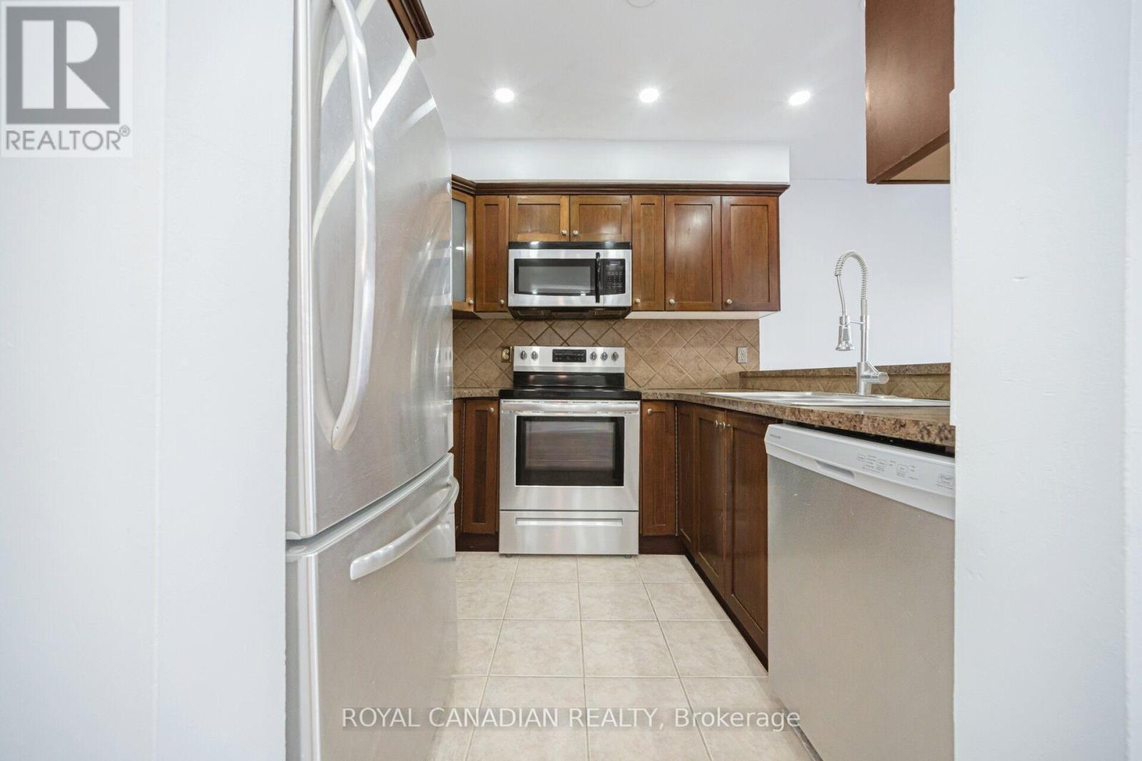 116 - 1538 Lancaster Drive, Oakville, Ontario  L6H 2Z3 - Photo 9 - W12731020