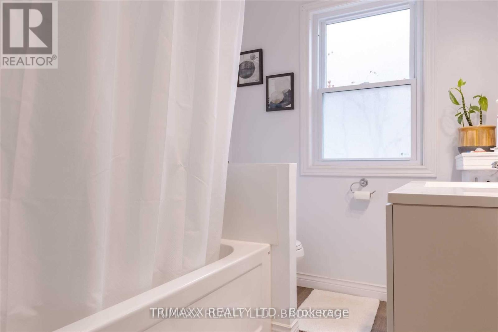 43 Dacotah Street, St. Catharines, Ontario  L2R 1Z6 - Photo 11 - X12730942