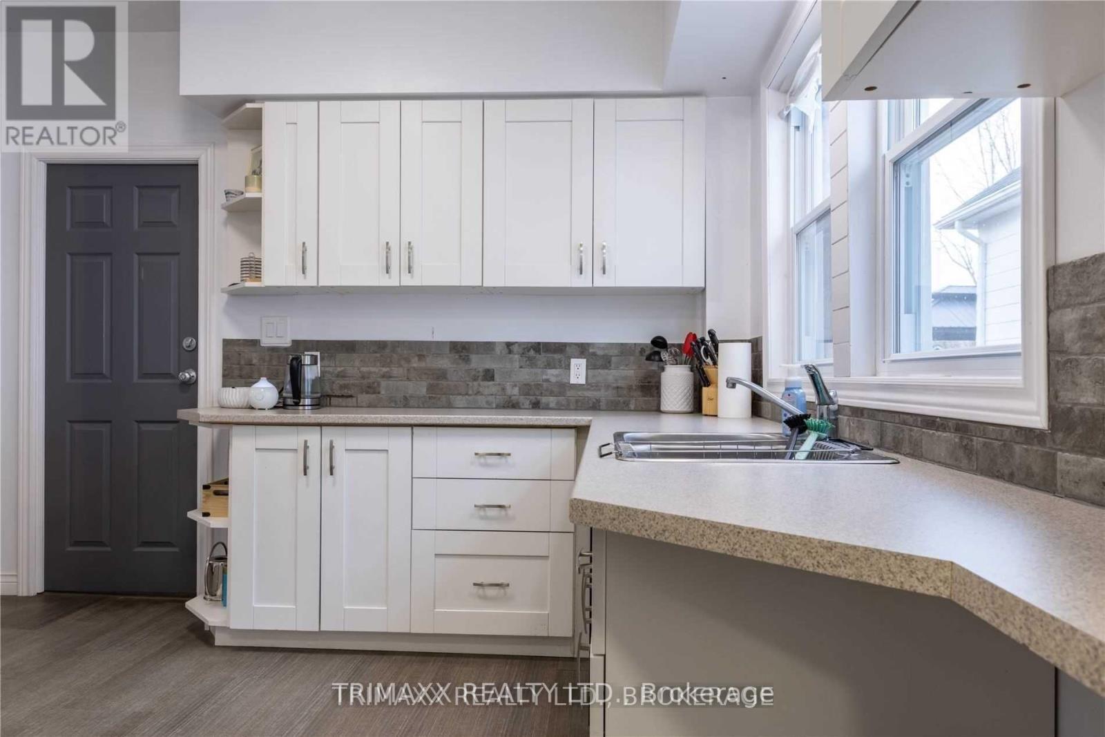 43 Dacotah Street, St. Catharines, Ontario  L2R 1Z6 - Photo 5 - X12730942