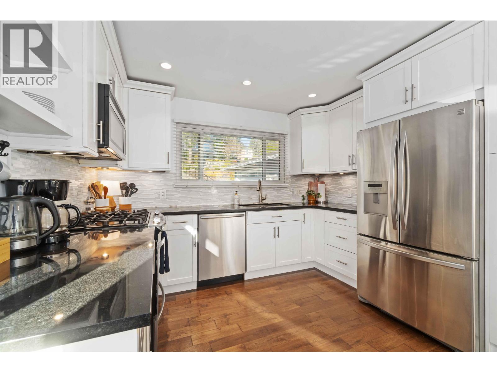 351 Dartmoor Drive, Coquitlam, British Columbia  V3K 5R6 - Photo 8 - R3083032