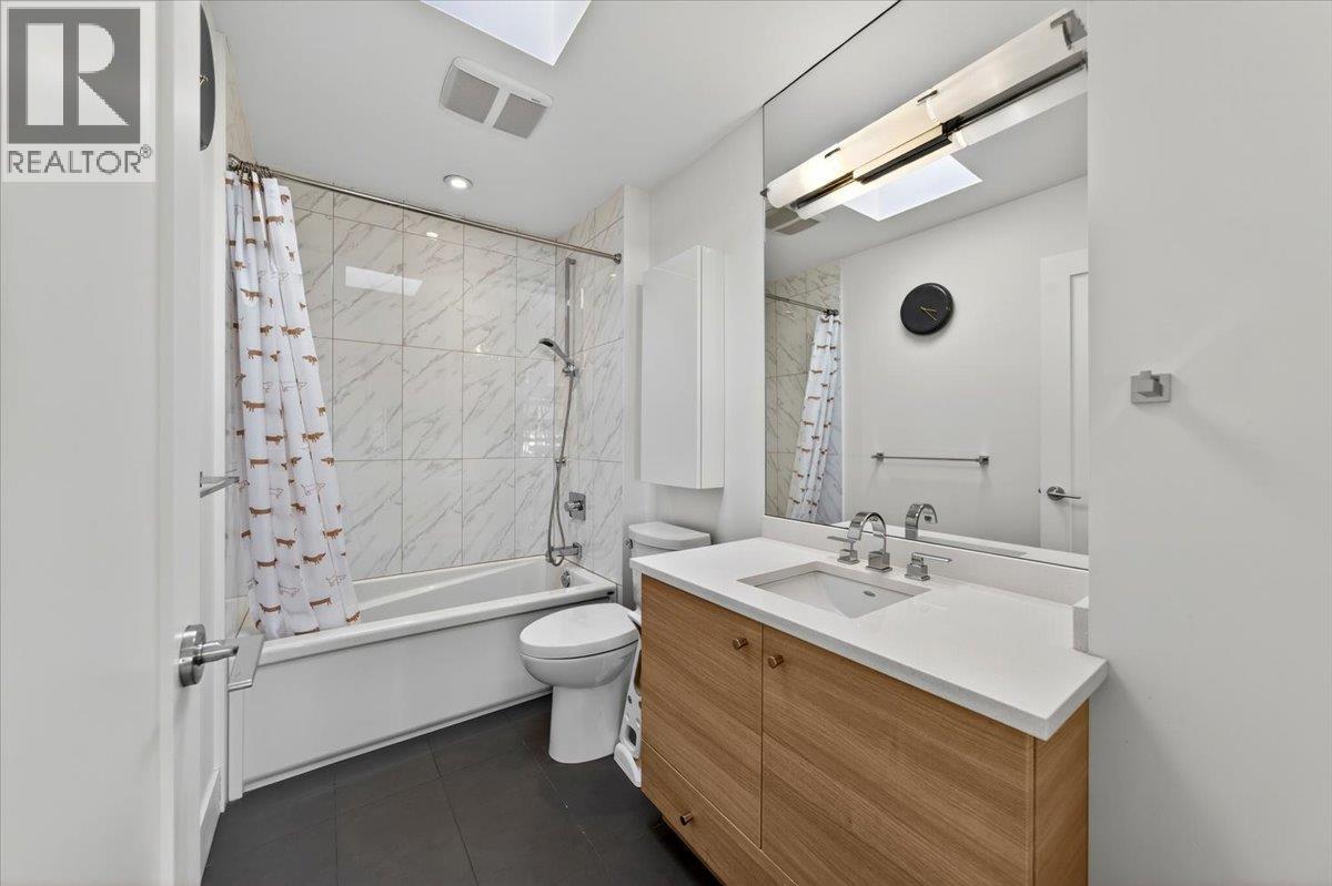 2 252 E 19th Street, North Vancouver, British Columbia  V7L 2Z2 - Photo 17 - R3083047