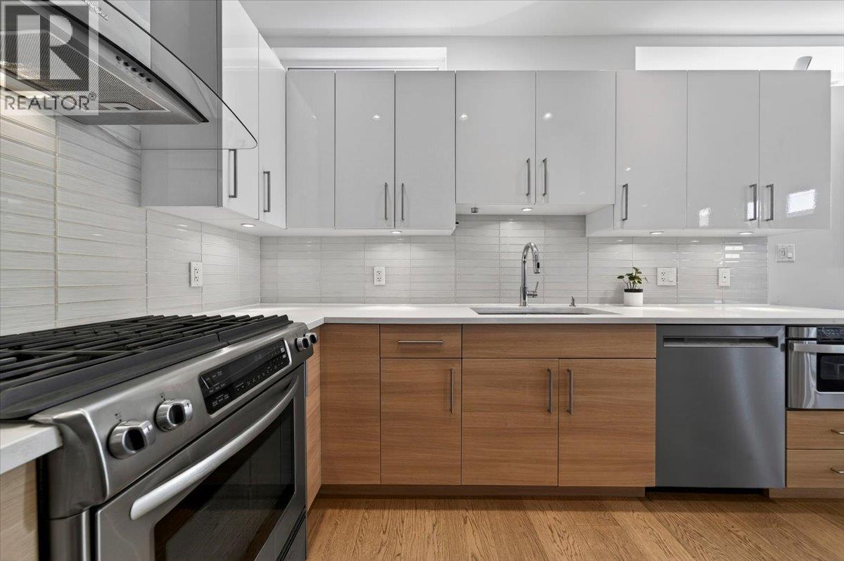 2 252 E 19th Street, North Vancouver, British Columbia  V7L 2Z2 - Photo 9 - R3083047