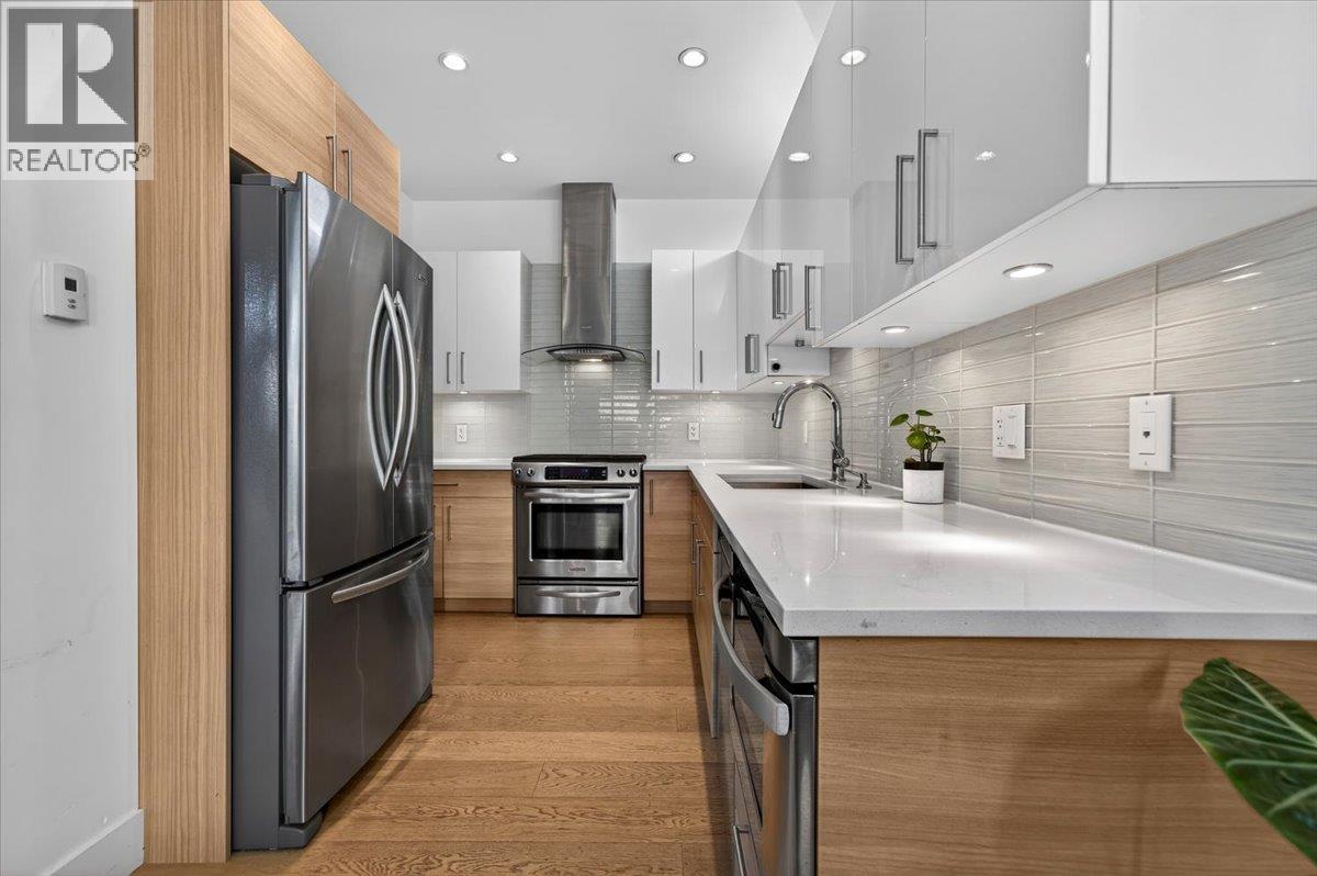 2 252 E 19th Street, North Vancouver, British Columbia  V7L 2Z2 - Photo 8 - R3083047