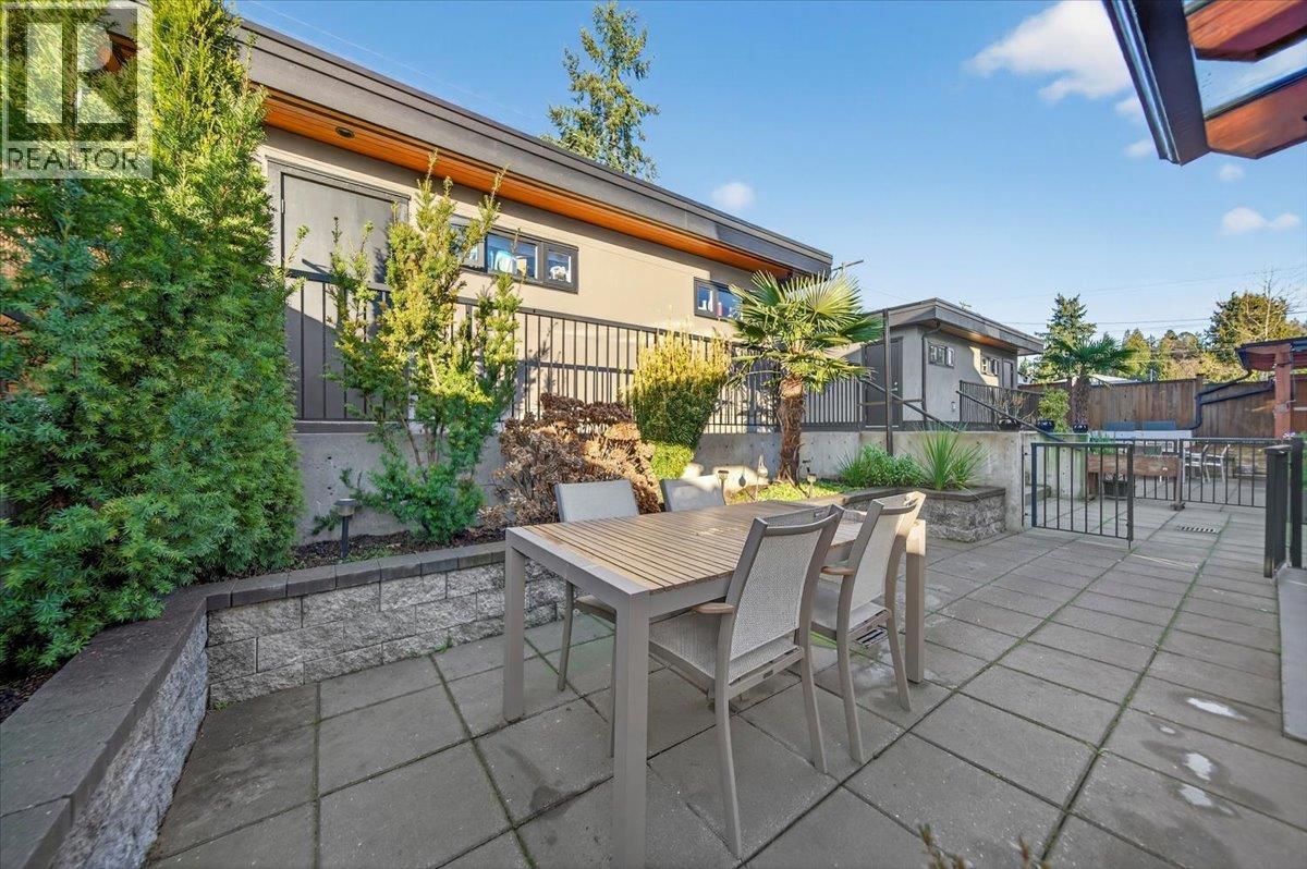 2 252 E 19th Street, North Vancouver, British Columbia  V7L 2Z2 - Photo 25 - R3083047