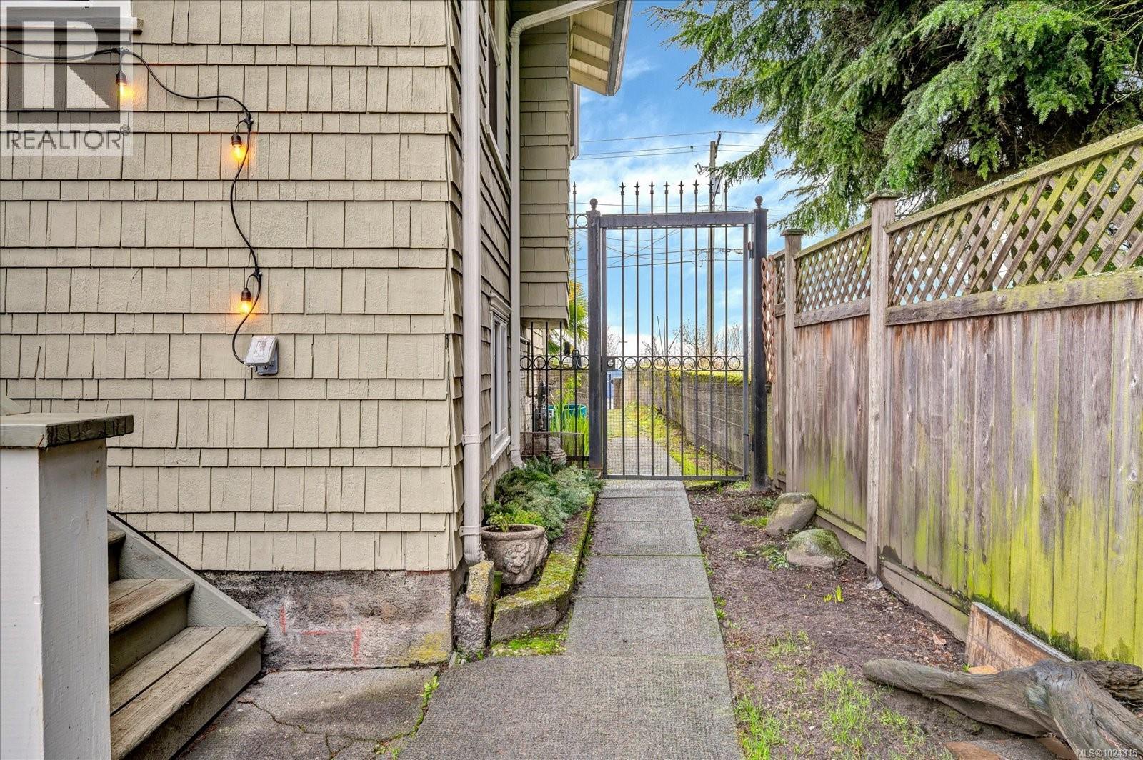 16 Irwin St, Nanaimo, British Columbia  V9R 4X1 - Photo 38 - 1024315