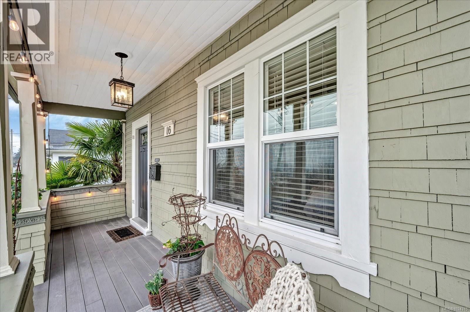 16 Irwin St, Nanaimo, British Columbia  V9R 4X1 - Photo 3 - 1024315