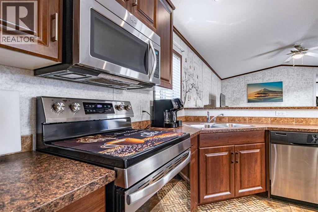 37 Maple Drive, Brooks, Alberta  T1R 1J2 - Photo 7 - A2281640