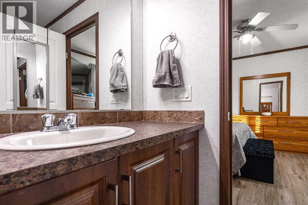 37 Maple Drive, Brooks, Alberta  T1R 1J2 - Photo 11 - A2281640