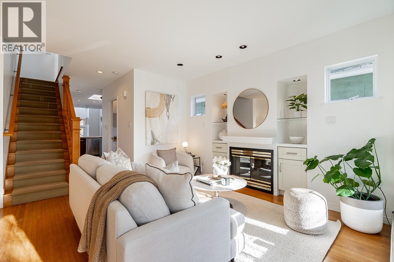 3241 W 6th Avenue, Vancouver, British Columbia  V6K 1X7 - Photo 2 - R3083365