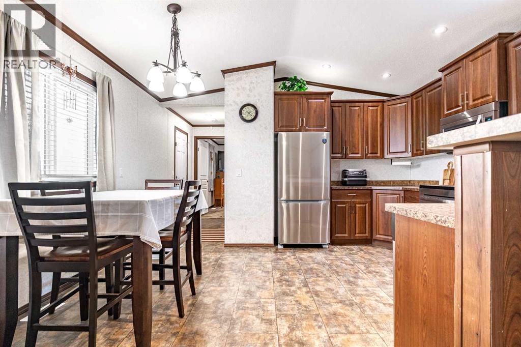 37 Maple Drive, Brooks, Alberta  T1R 1J2 - Photo 5 - A2281640