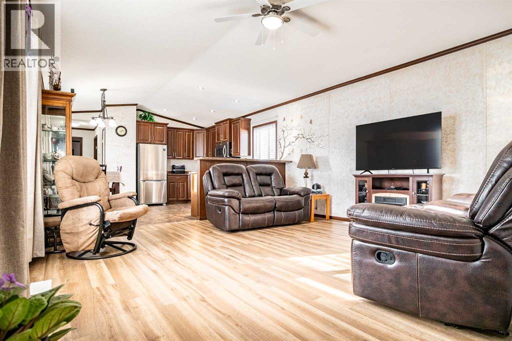 37 Maple Drive, Brooks, Alberta  T1R 1J2 - Photo 2 - A2281640