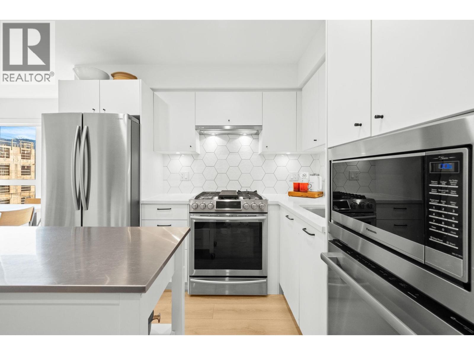 303 1519 Crown Street, North Vancouver, British Columbia  V7J 1G6 - Photo 5 - R3083391