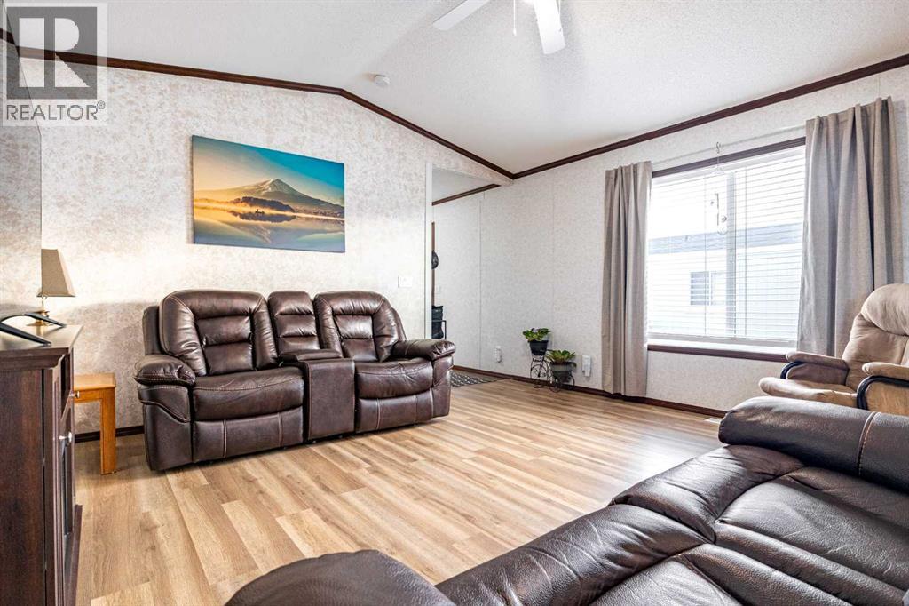 37 Maple Drive, Brooks, Alberta  T1R 1J2 - Photo 4 - A2281640