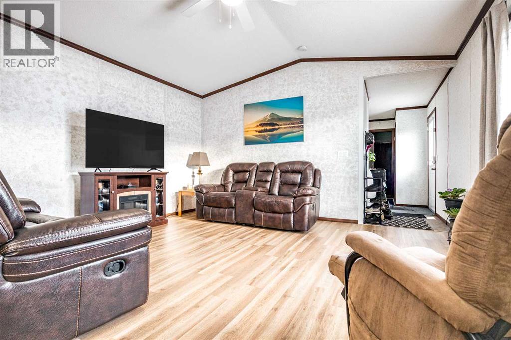 37 Maple Drive, Brooks, Alberta  T1R 1J2 - Photo 3 - A2281640