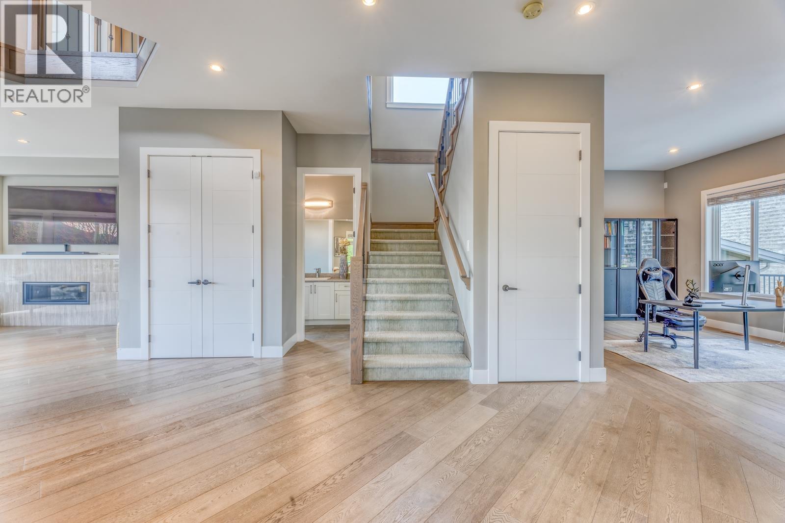 1438 Strawline Hill Street, Coquitlam, British Columbia  V3E 0L6 - Photo 14 - R3083346