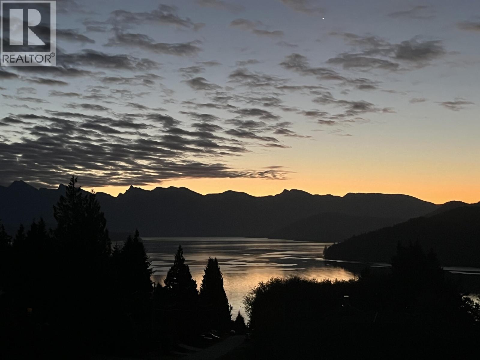 605 Woodland Avenue, Gibsons, British Columbia  V0N 1V1 - Photo 29 - R3083397