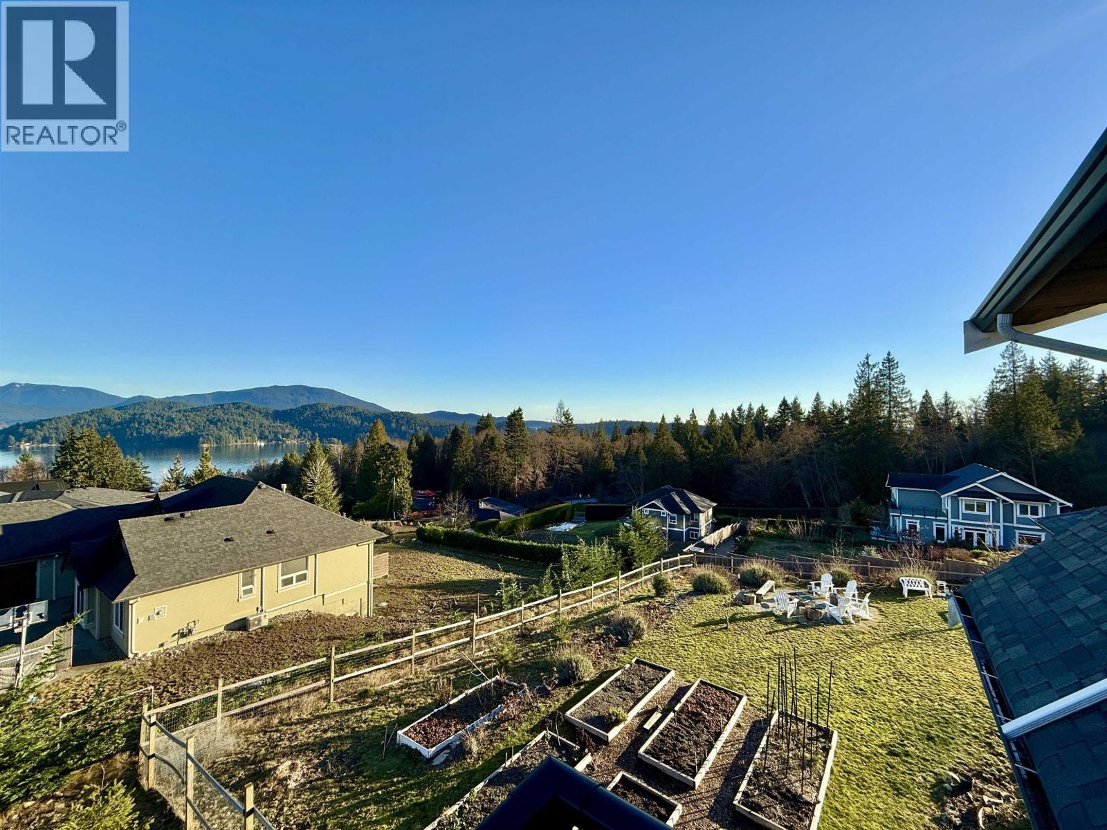 605 Woodland Avenue, Gibsons, British Columbia  V0N 1V1 - Photo 38 - R3083397