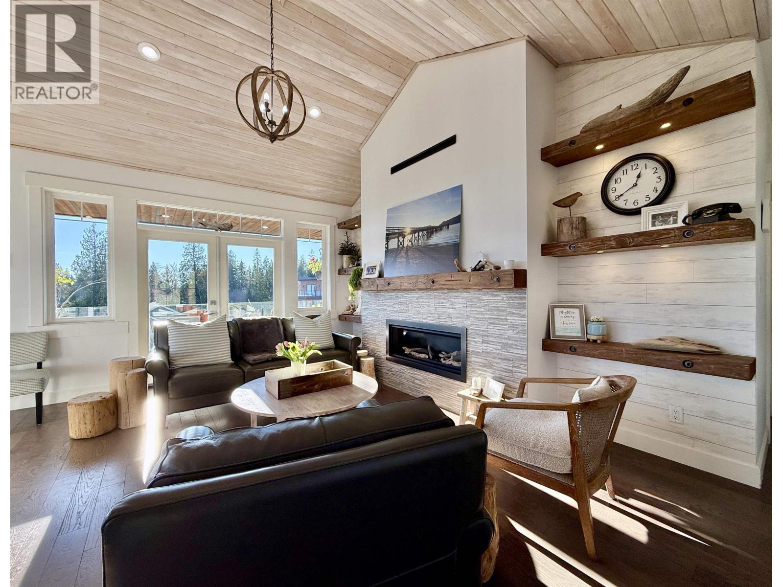 605 Woodland Avenue, Gibsons, British Columbia  V0N 1V1 - Photo 4 - R3083397