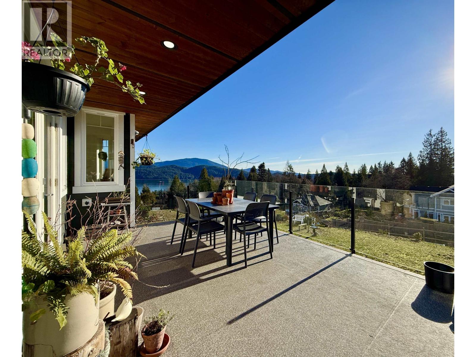 605 Woodland Avenue, Gibsons, British Columbia  V0N 1V1 - Photo 5 - R3083397