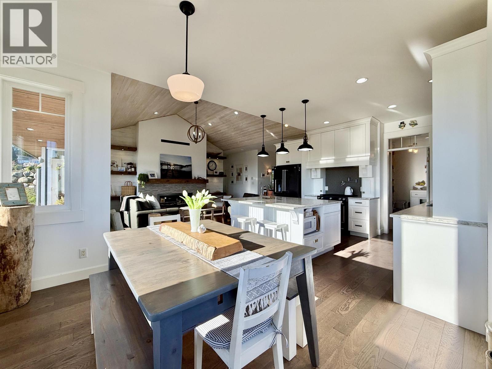 605 Woodland Avenue, Gibsons, British Columbia  V0N 1V1 - Photo 6 - R3083397