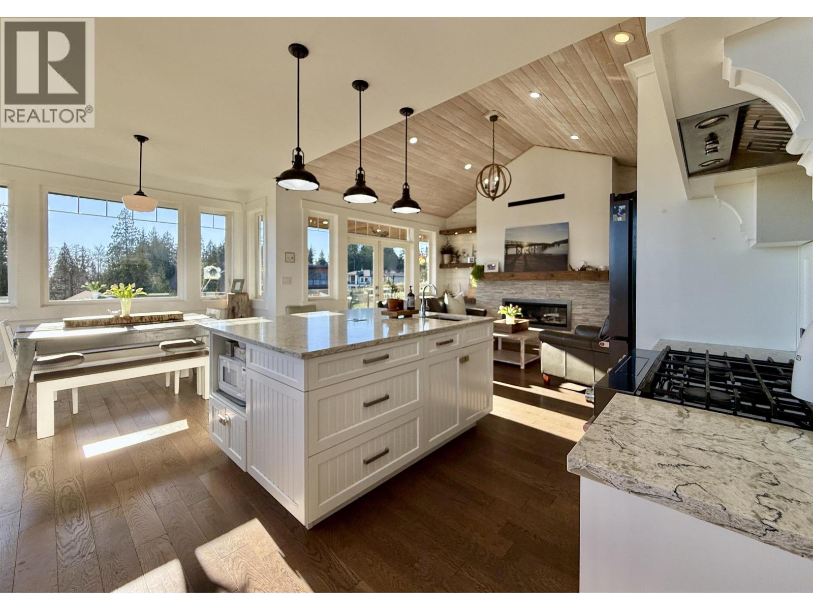 605 Woodland Avenue, Gibsons, British Columbia  V0N 1V1 - Photo 8 - R3083397