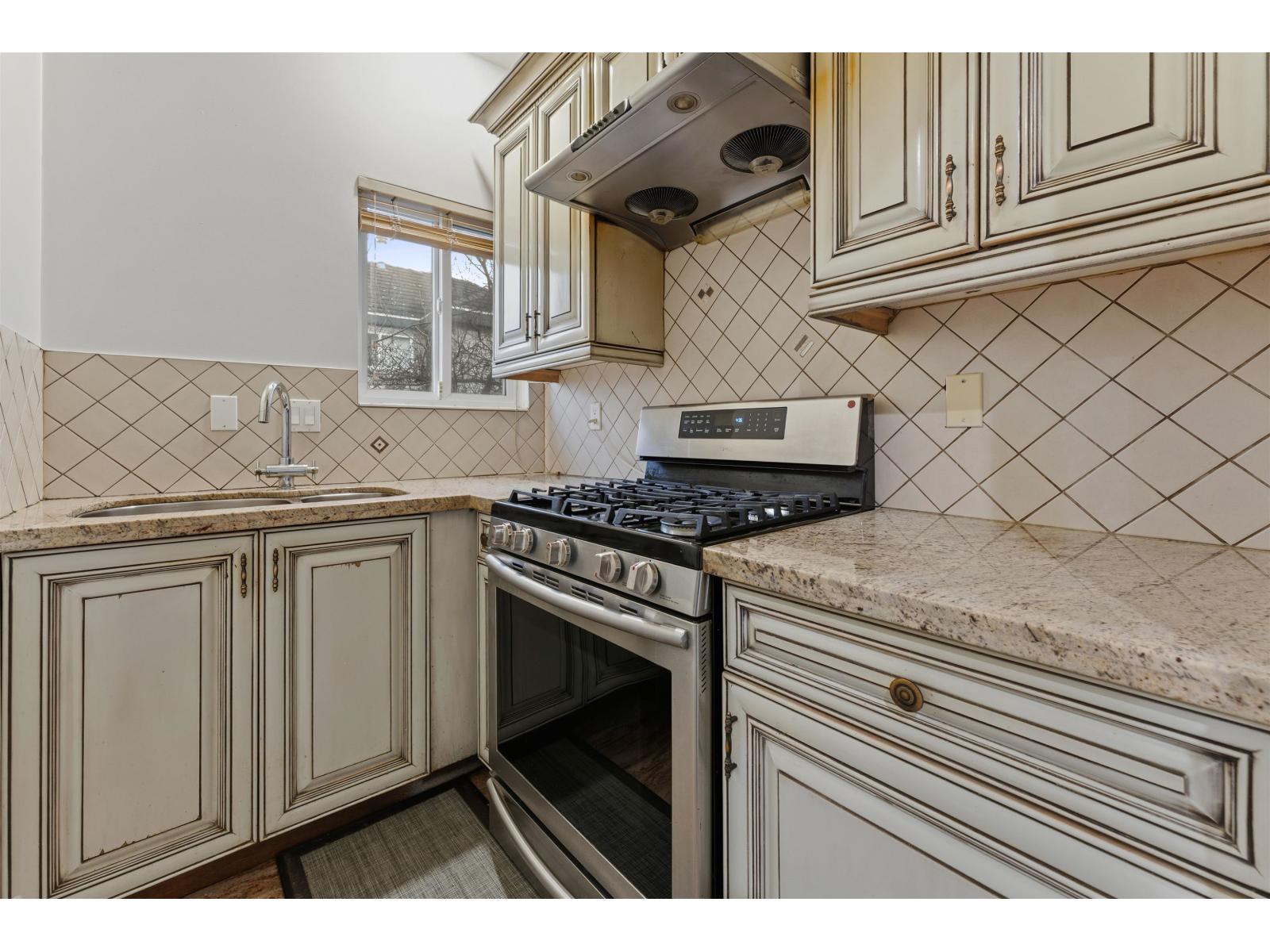 15181 68a Avenue, Surrey, British Columbia  V3S 7Y7 - Photo 9 - R3083122