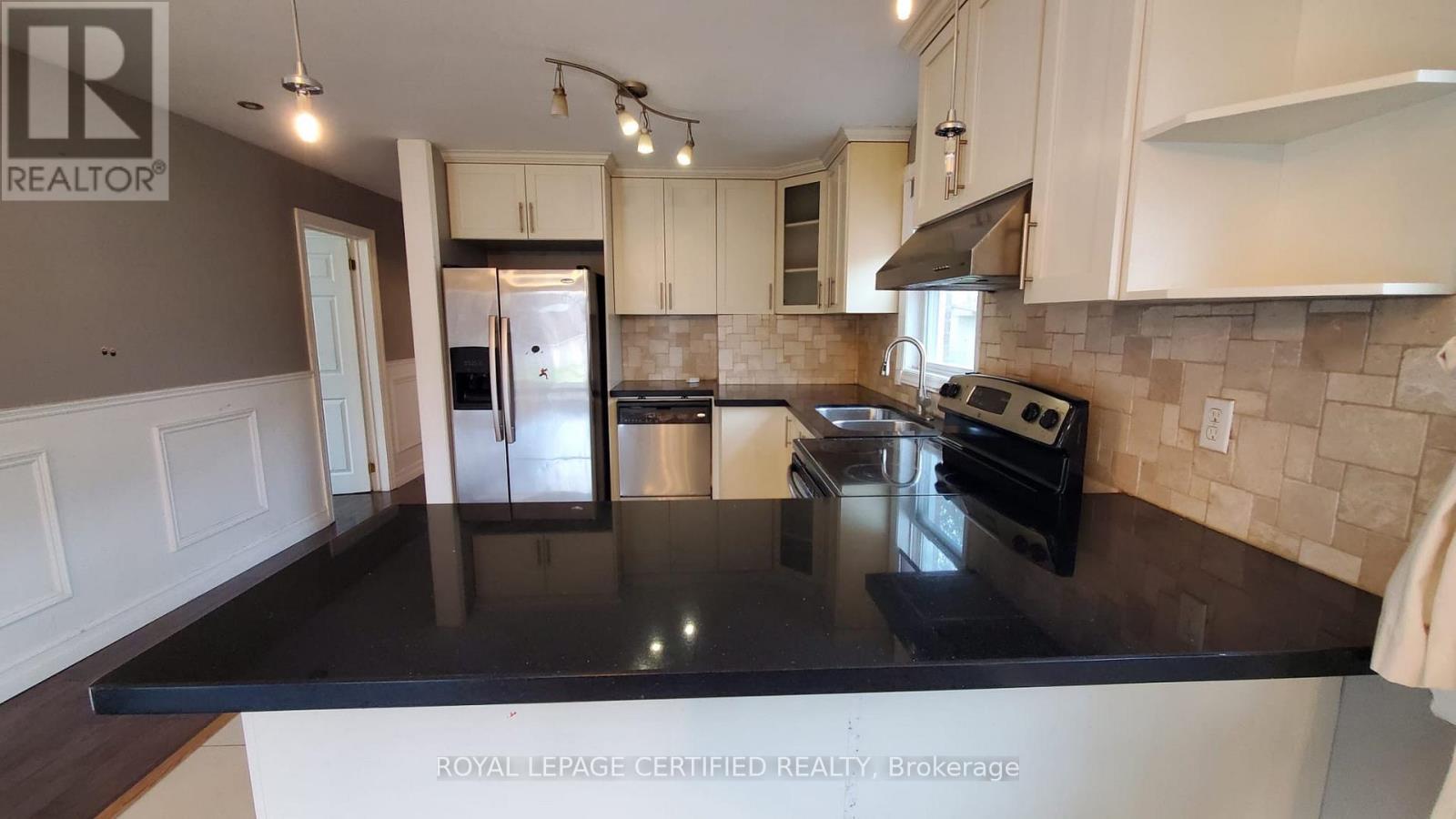 18 Maywood Park, Toronto (Kennedy Park), Ontario  M1K 2G8 - Photo 2 - E12731062