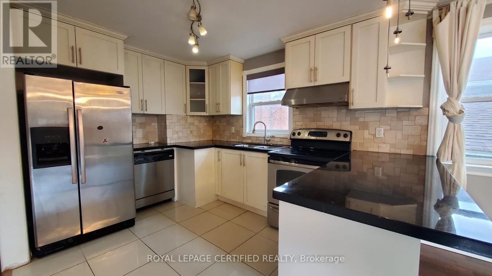 18 Maywood Park, Toronto (Kennedy Park), Ontario  M1K 2G8 - Photo 3 - E12731062