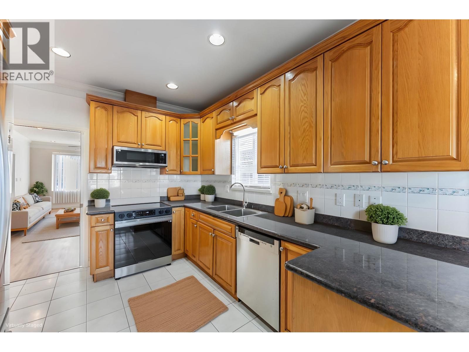 6586 Nanaimo Street, Vancouver, British Columbia  V5P 4L2 - Photo 8 - R3082993