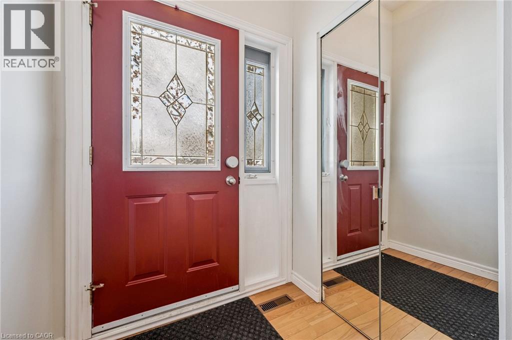 19 Broadview Court, Kitchener, Ontario  N2A 2X8 - Photo 4 - 40798739