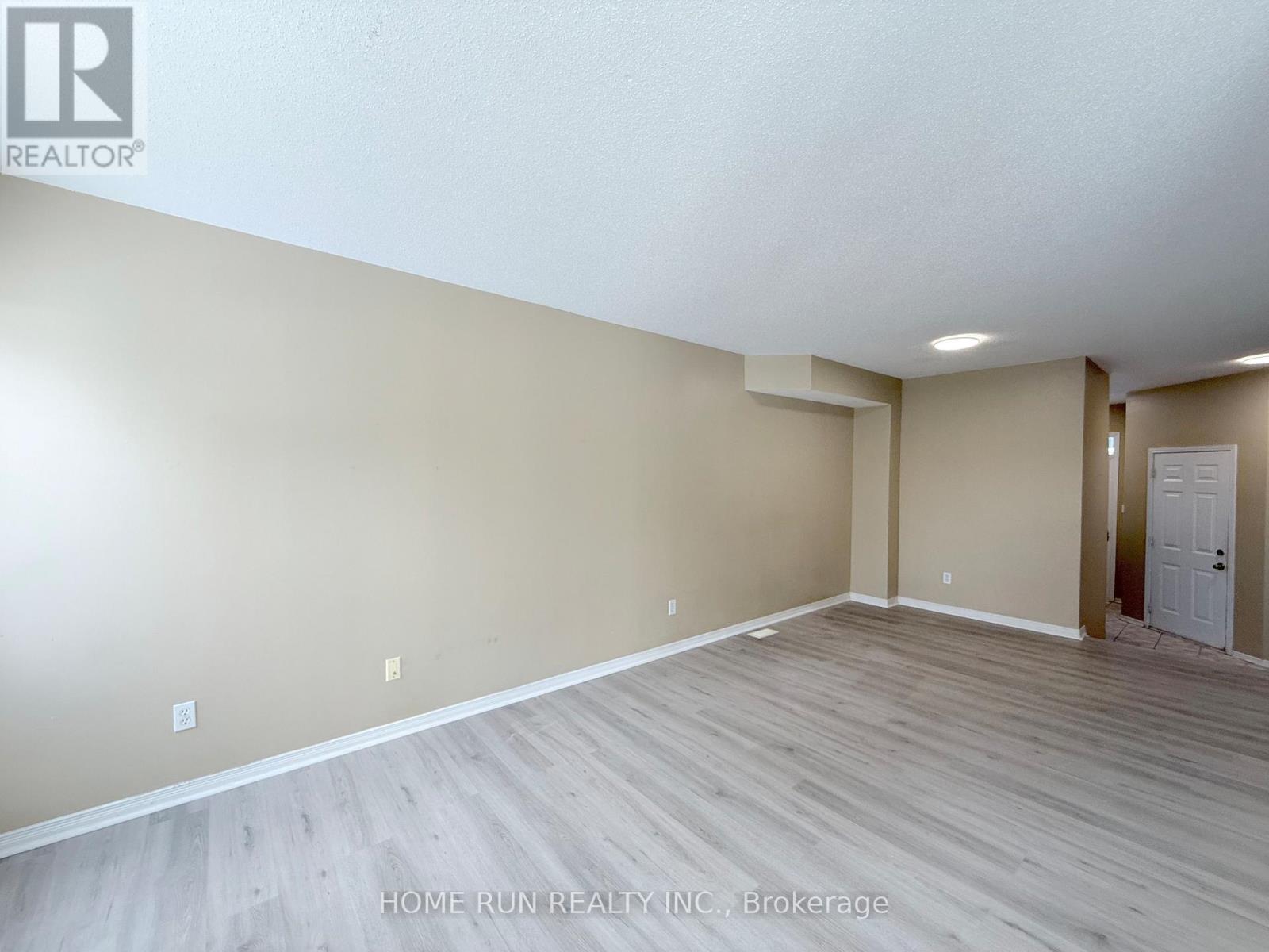 95 Hemlo Crescent, Ottawa, Ontario K2T 1E1 - Photo 10 - X12731096