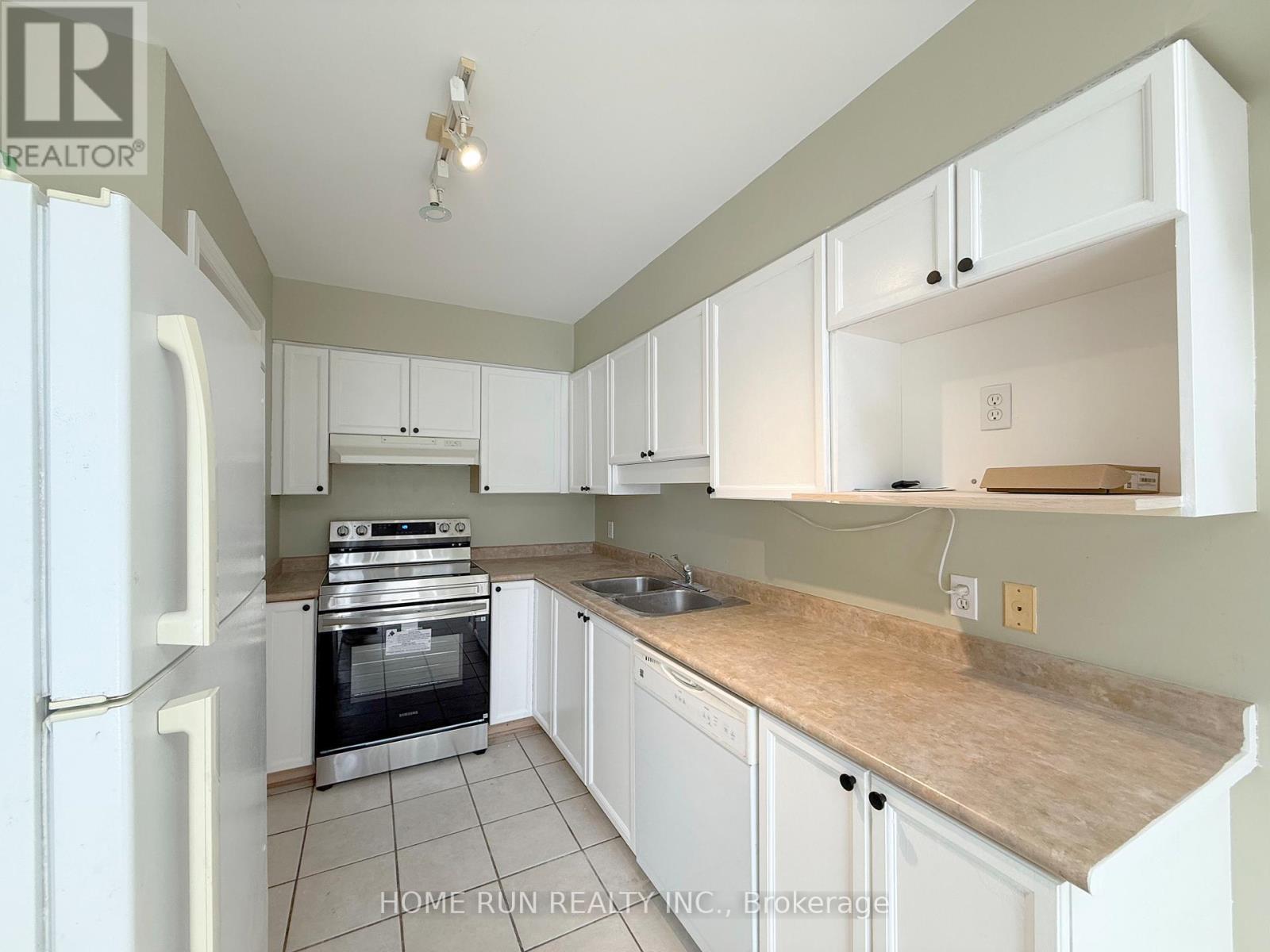 95 Hemlo Crescent, Ottawa, Ontario K2T 1E1 - Photo 13 - X12731096