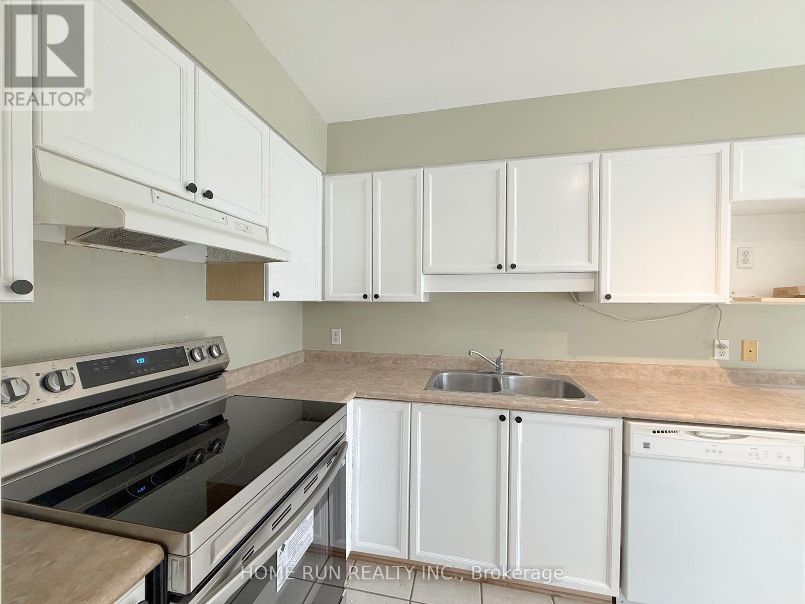 95 Hemlo Crescent, Ottawa, Ontario K2T 1E1 - Photo 16 - X12731096