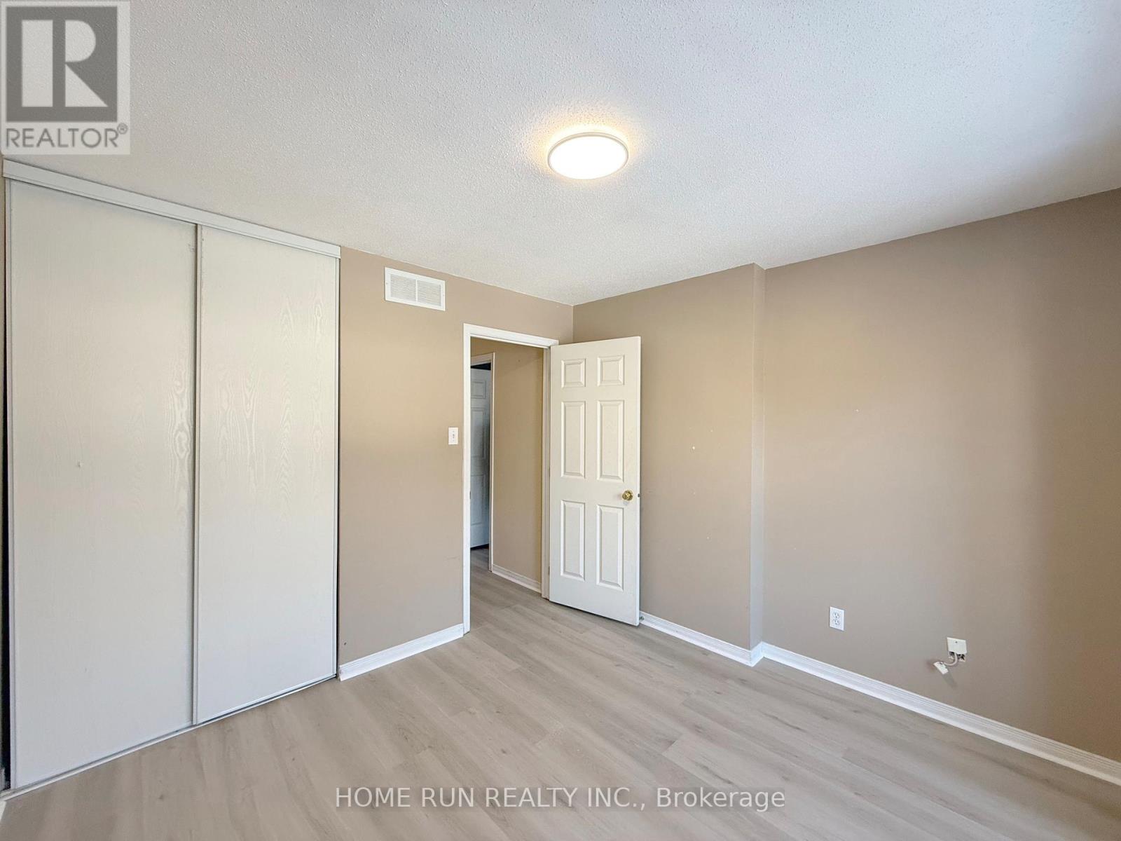 95 Hemlo Crescent, Ottawa, Ontario K2T 1E1 - Photo 25 - X12731096