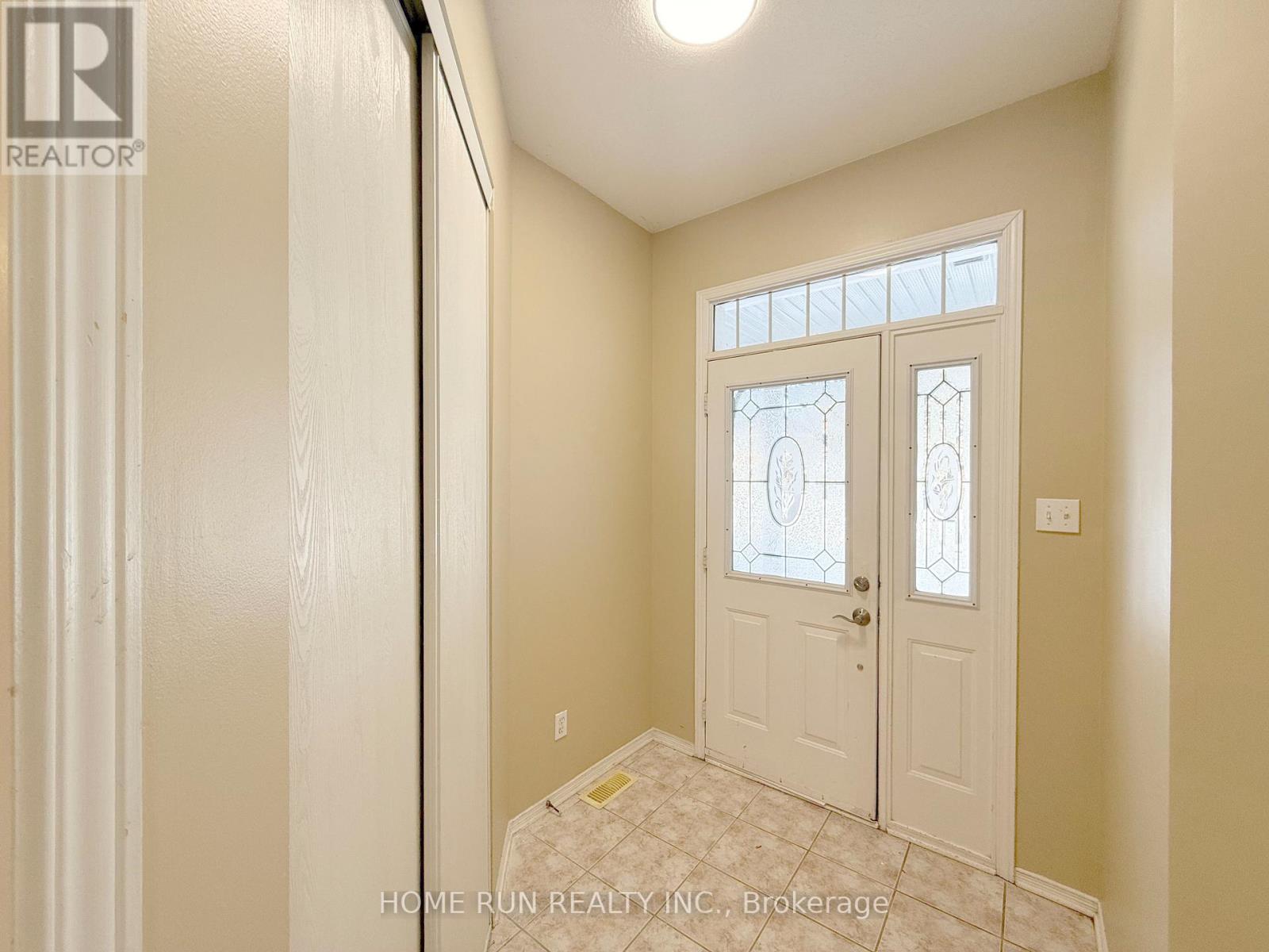 95 Hemlo Crescent, Ottawa, Ontario K2T 1E1 - Photo 4 - X12731096