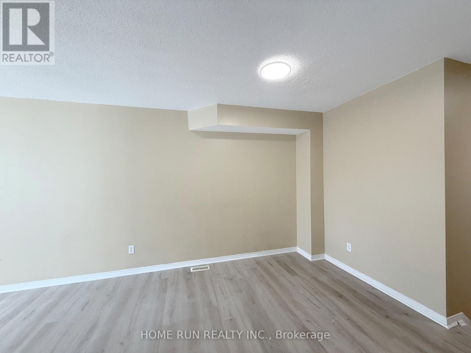 95 Hemlo Crescent, Ottawa, Ontario K2T 1E1 - Photo 7 - X12731096