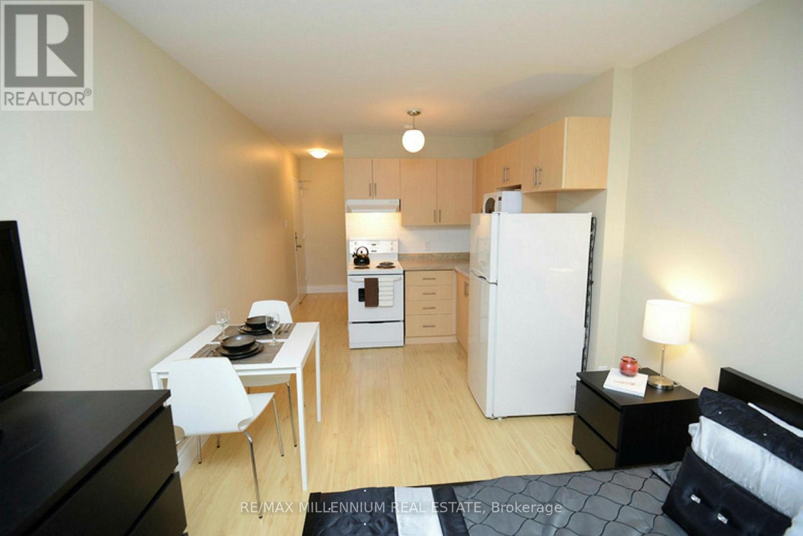 667 - 798 Richmond Street, Toronto, Ontario  M6J 3N8 - Photo 2 - C12731132